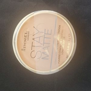 Rommel London Stay Matte Powder 018 Creamy Beige.